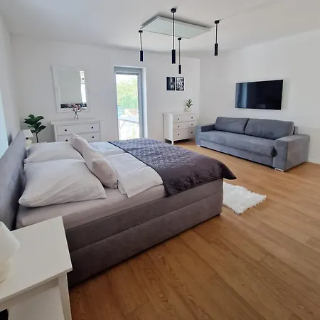 아파트 Moderny Loft S Terasou V Centre Mesta