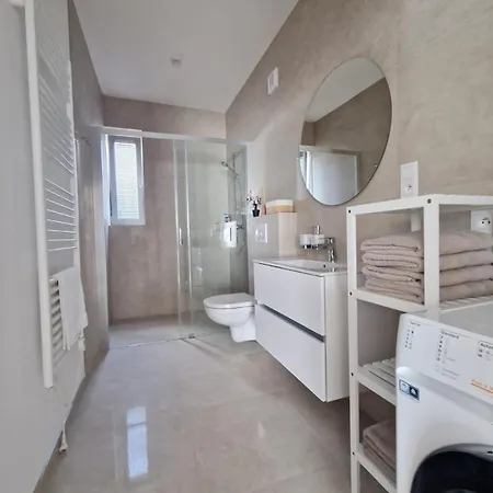 Moderny Loft S Terasou V Centre Mesta 프리에비드자