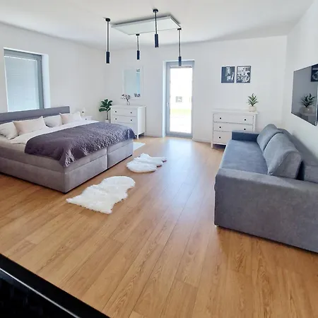 Moderny Loft S Terasou V Centre Mesta Appartamento Prievidza